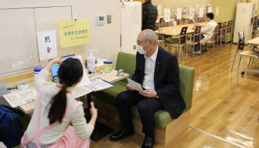 血管老化度測定の様子